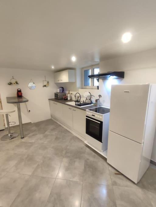 Appartement 100m2, indépendant dans notre maison avec petit déjeuner Garennes-sur-Eure Exterior foto